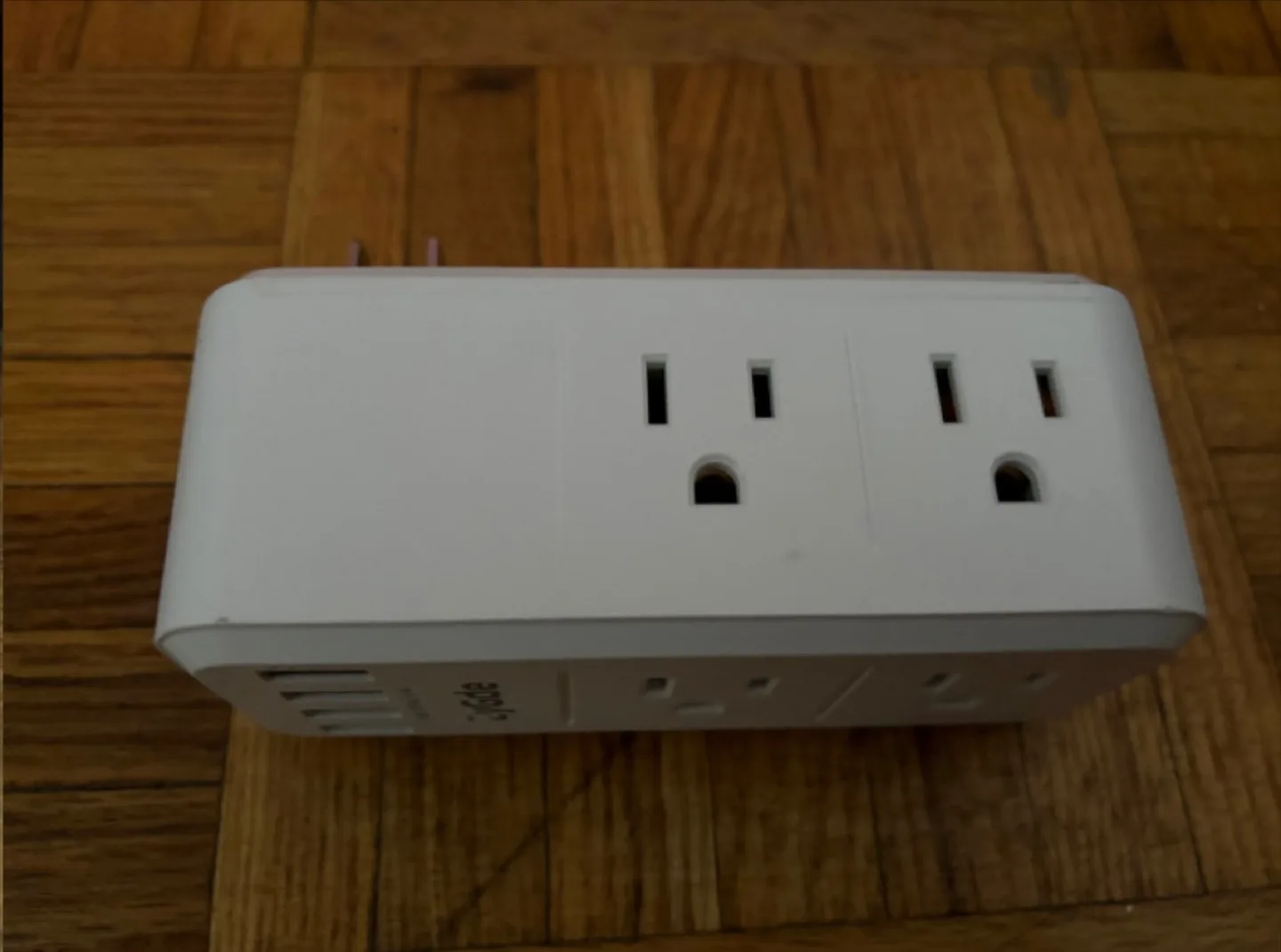 EyGde 3-Outlet Wall Tap with 4 USB Ports image indicator(2)