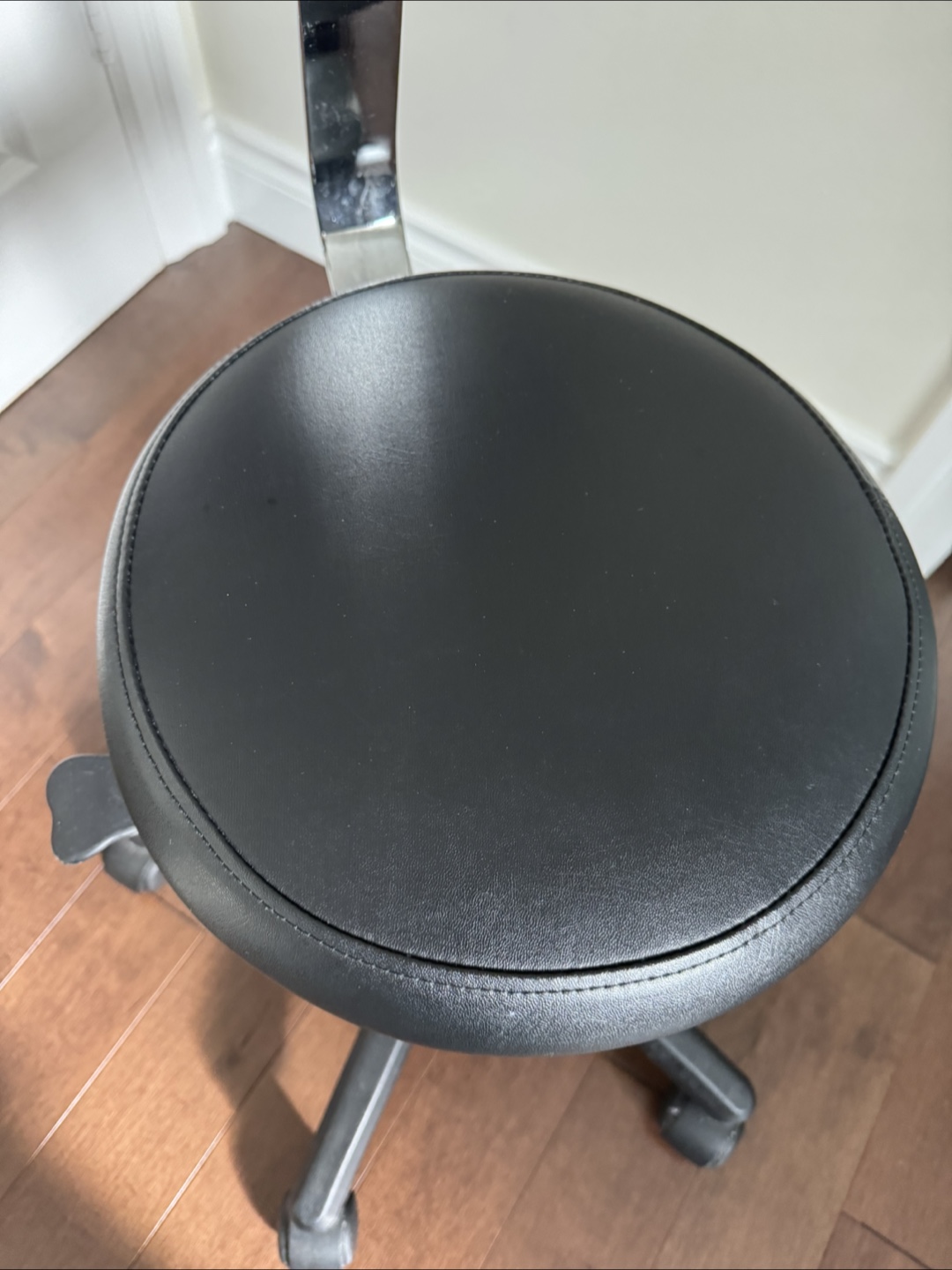 Black Rolling Salon Chair - photo 3