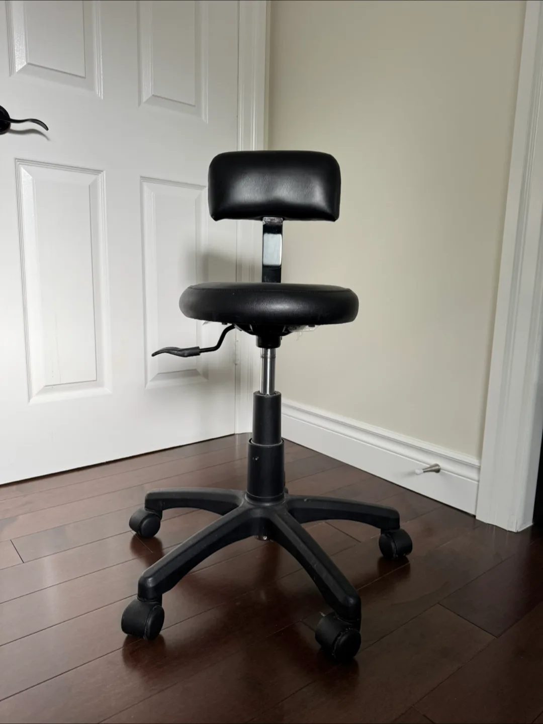 Black Rolling Salon Chair image indicator(5)