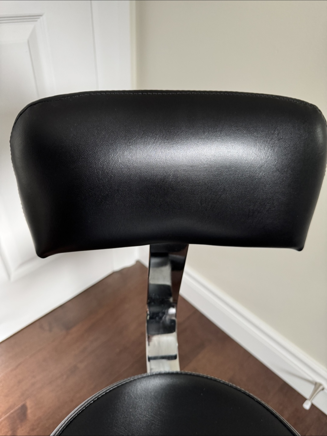 Black Rolling Salon Chair - photo 4