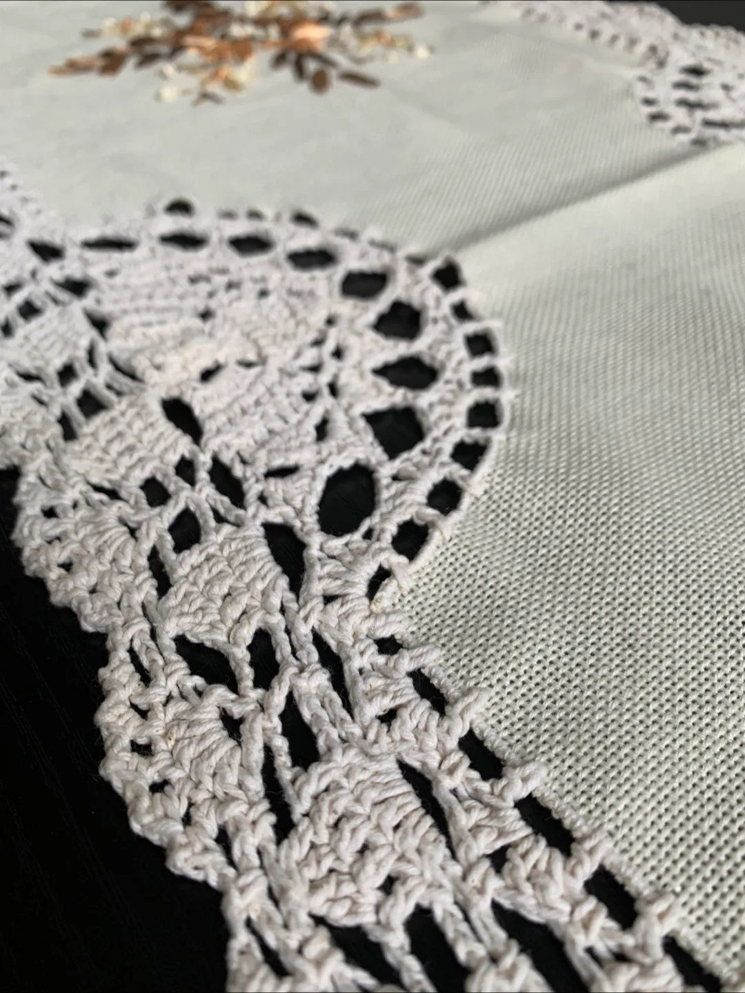 Hand embroidered table runner image indicator(7)