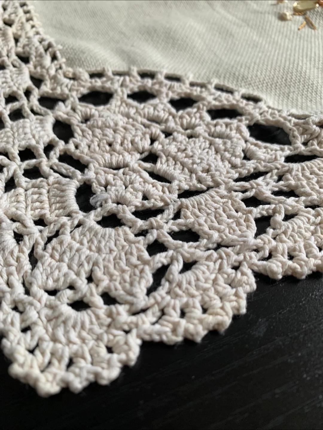 Hand embroidered table runner image indicator(5)