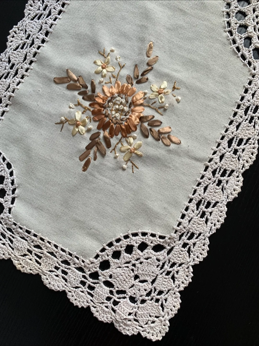 Hand embroidered table runner image indicator(4)