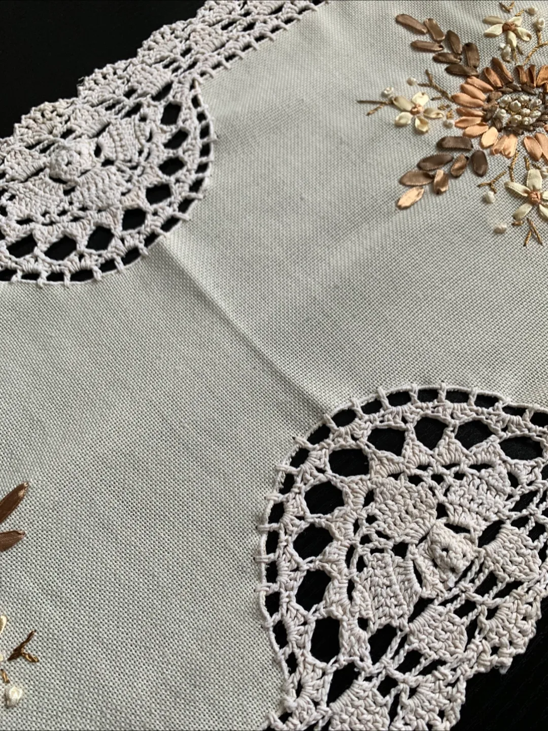 Hand embroidered table runner image indicator(6)