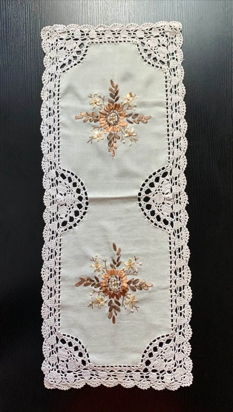 Hand embroidered table runner image indicator(3)