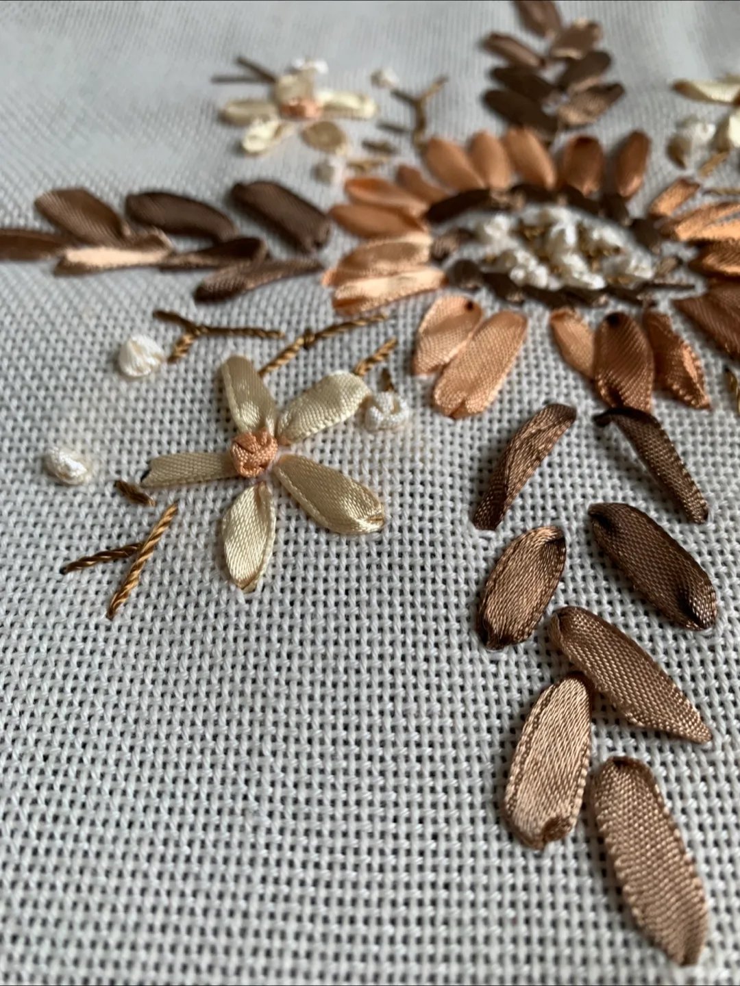 Hand embroidered table runner image indicator(9)