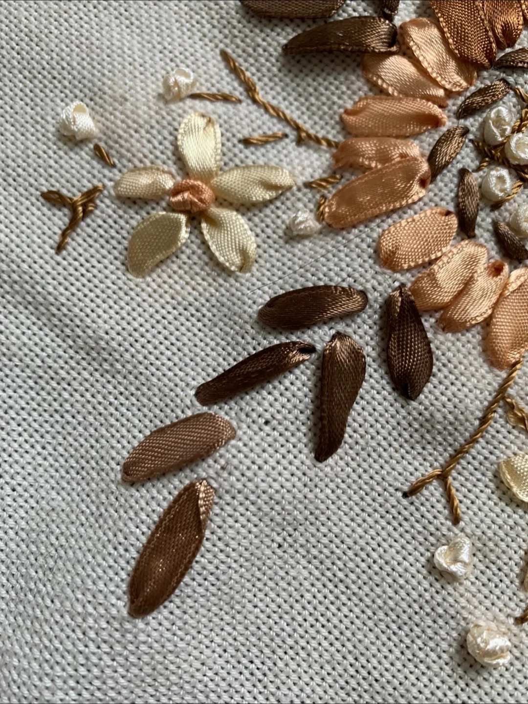 Hand embroidered table runner image indicator(10)