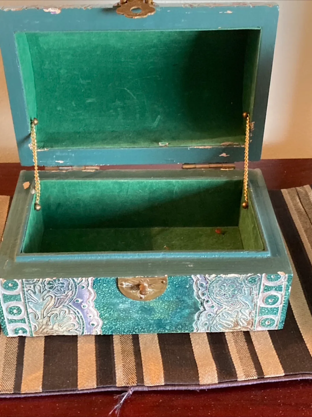 ✨Vintage jade style Green  Box with Embossed Floral Design image indicator(3)