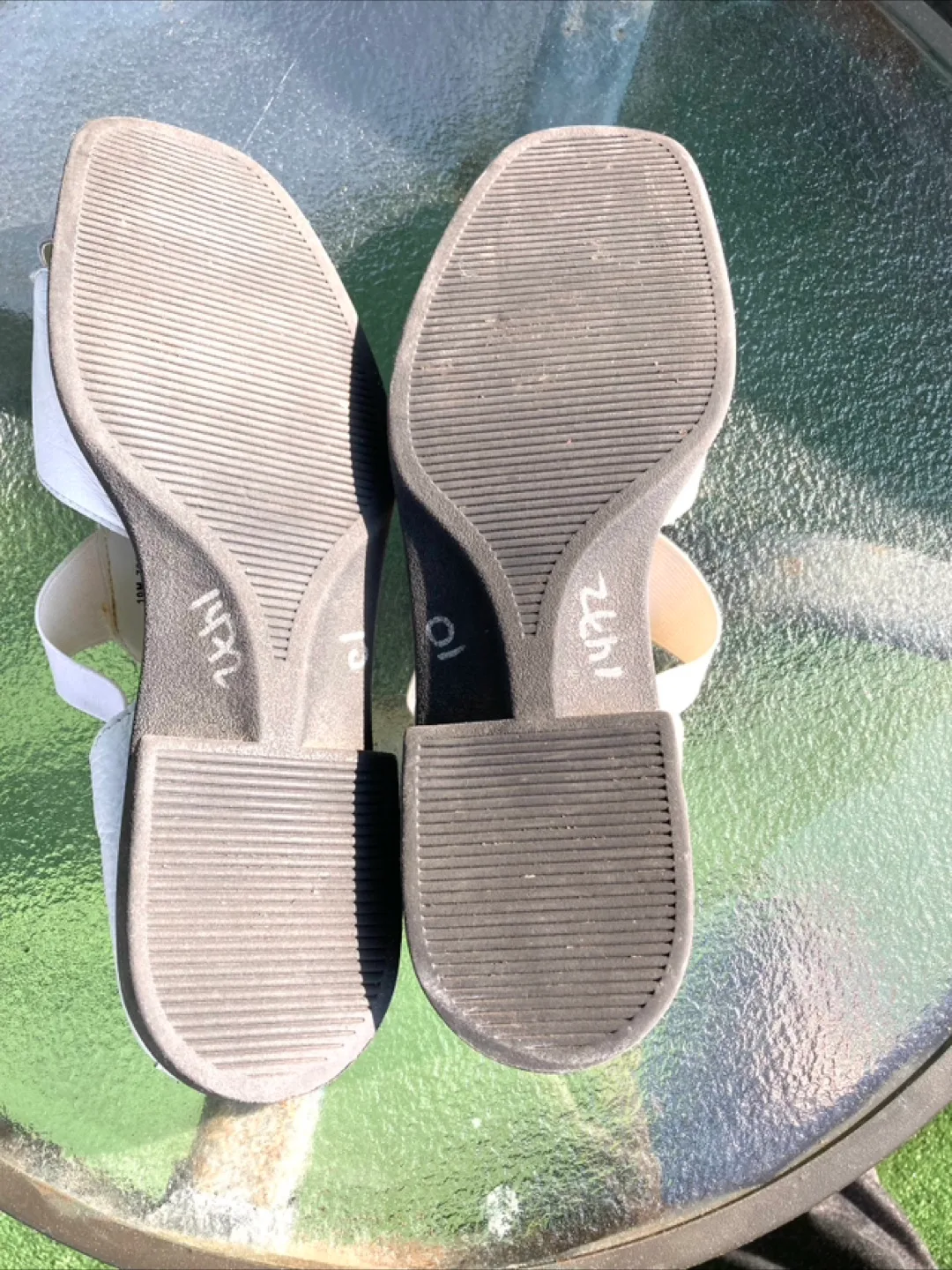 Women's White Leather Comfort Sandals - Size 10M image indicator(2)