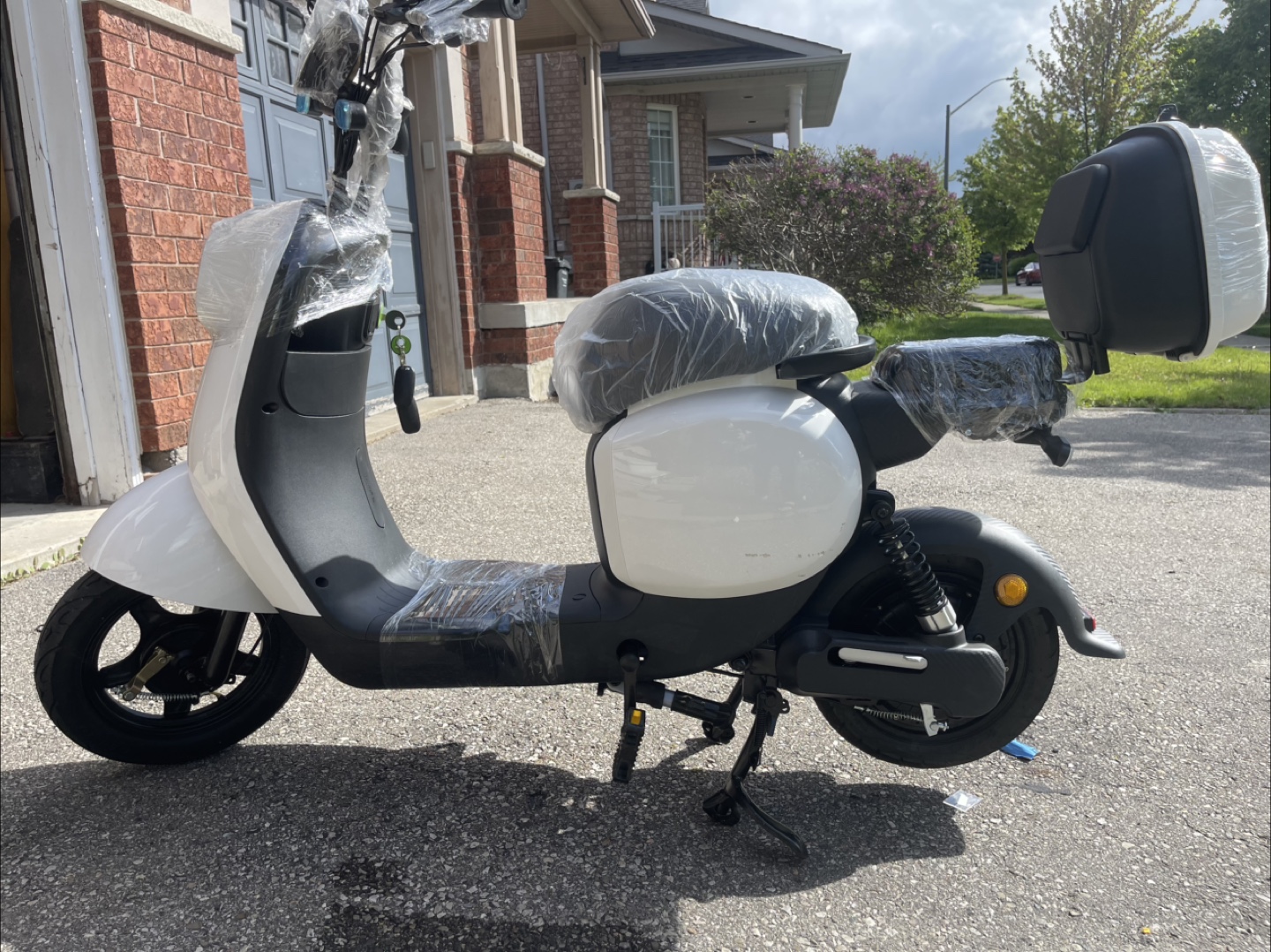 Brand New Electric Scooter - White - photo 3