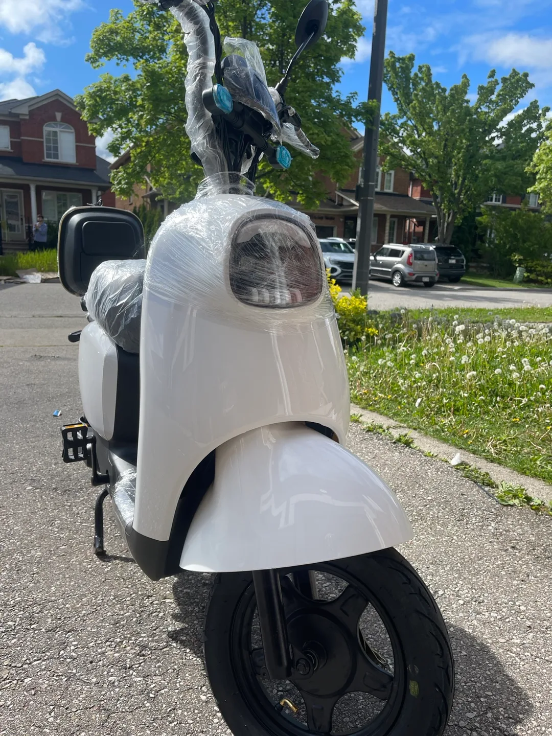 Brand New Electric Scooter - White thumbnail