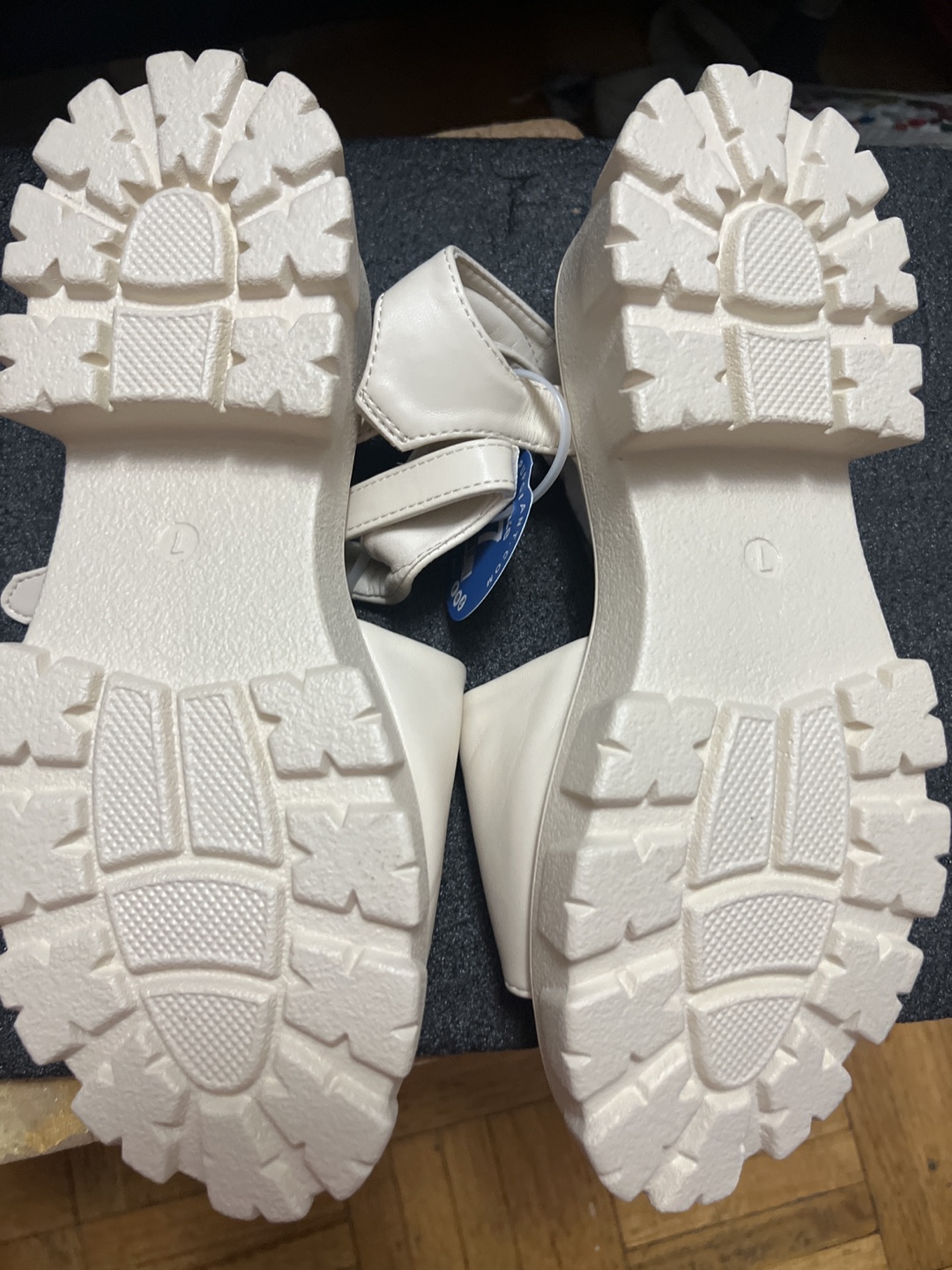 Pop Up Giant Women's Size 7 Cream Platform Sandals - photo 3