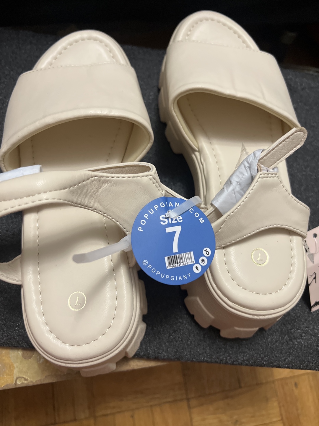 Pop Up Giant Women's Size 7 Cream Platform Sandals