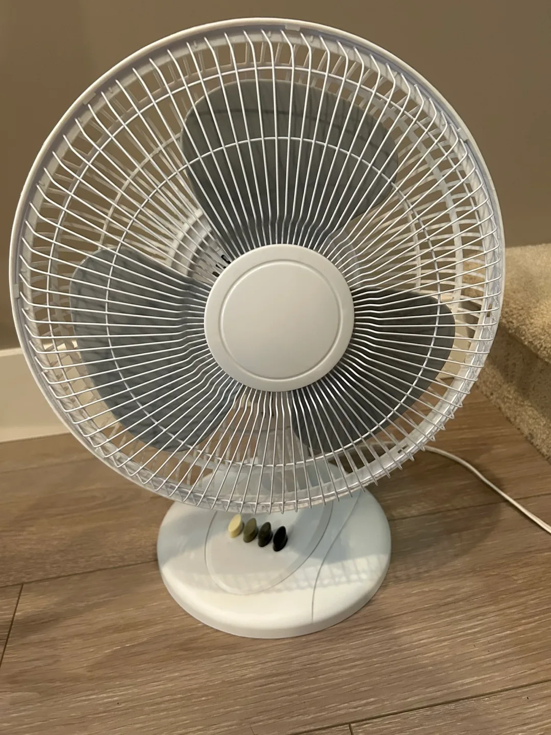 White Oscillating Desk Fan thumbnail
