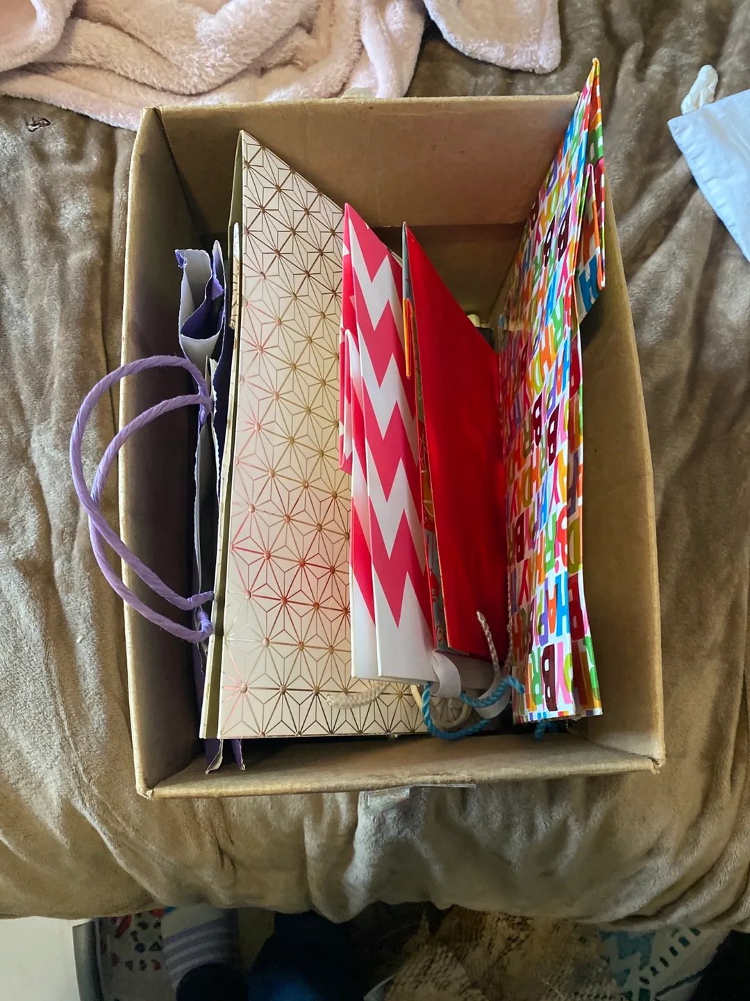 Bulk lot of gift bags thumbnail