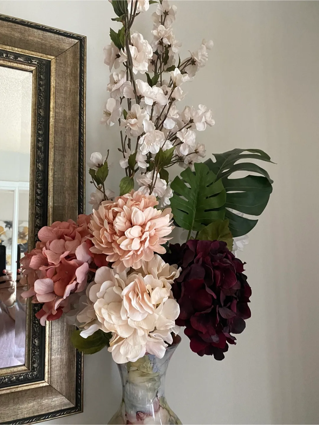 Elegant Glass Vase with Artificial Flower Arrangement image indicator(3)