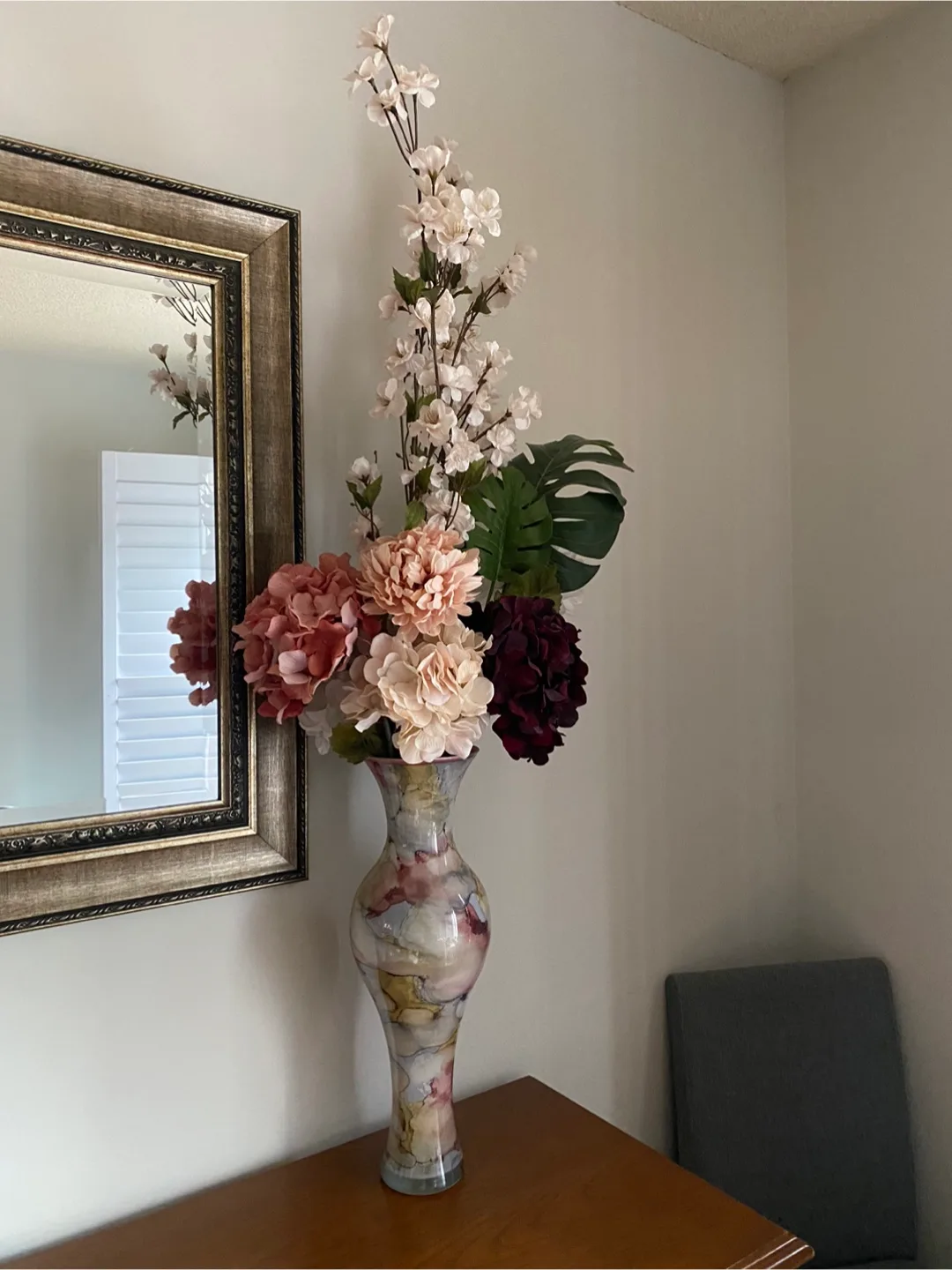 Elegant Glass Vase with Artificial Flower Arrangement image indicator(2)