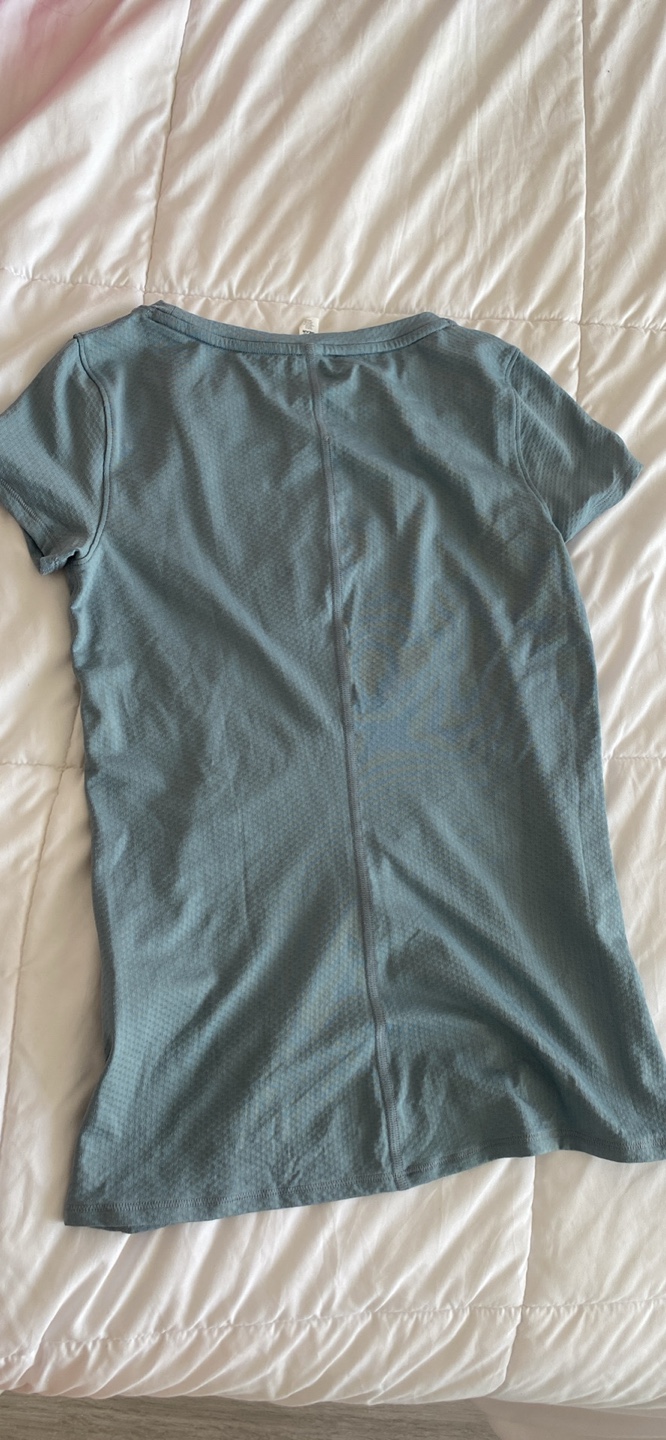 Womens size XS under armour t shirts - photo 4