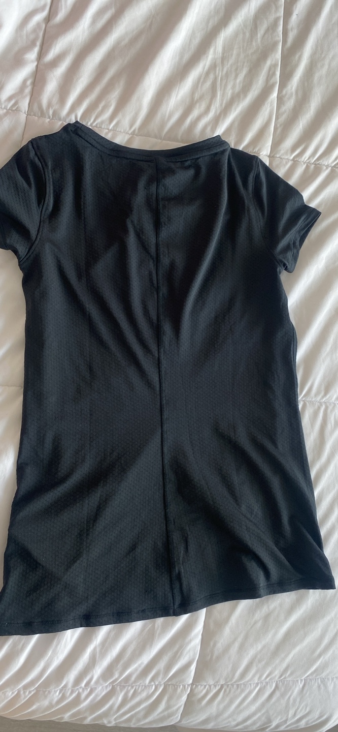 Womens size XS under armour t shirts - photo 2