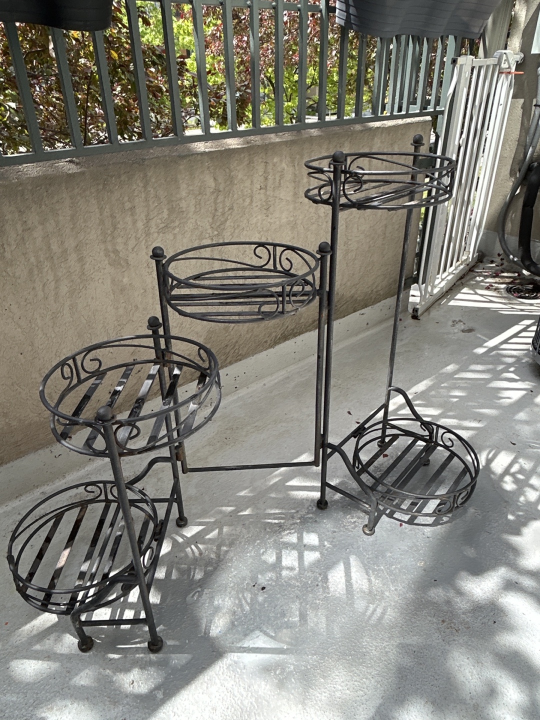 Black Metal 4-Tier Plant Stand