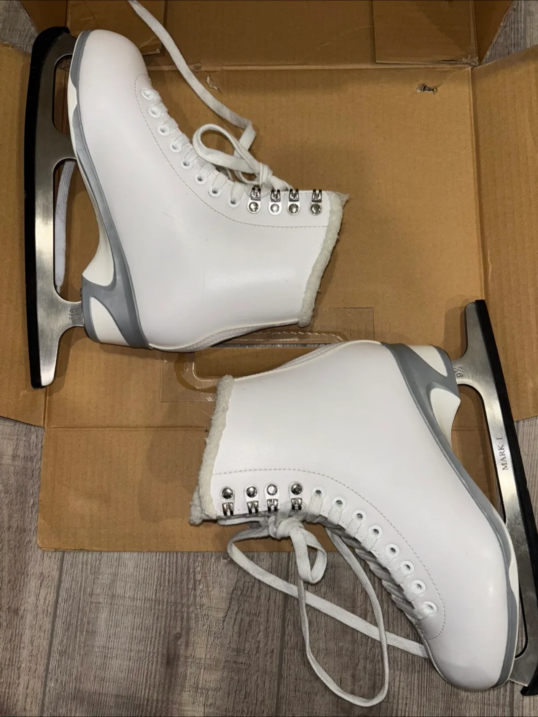 Cameo by Jackson Fleece Lined Skating Shoes - Size 6 image indicator(3)