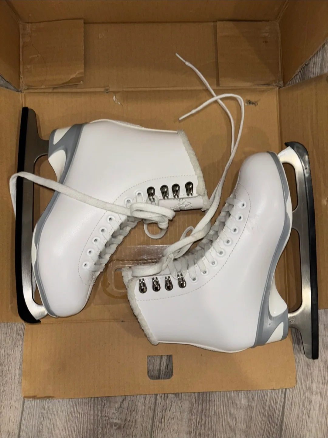 Cameo by Jackson Fleece Lined Skating Shoes - Size 6 image indicator(2)