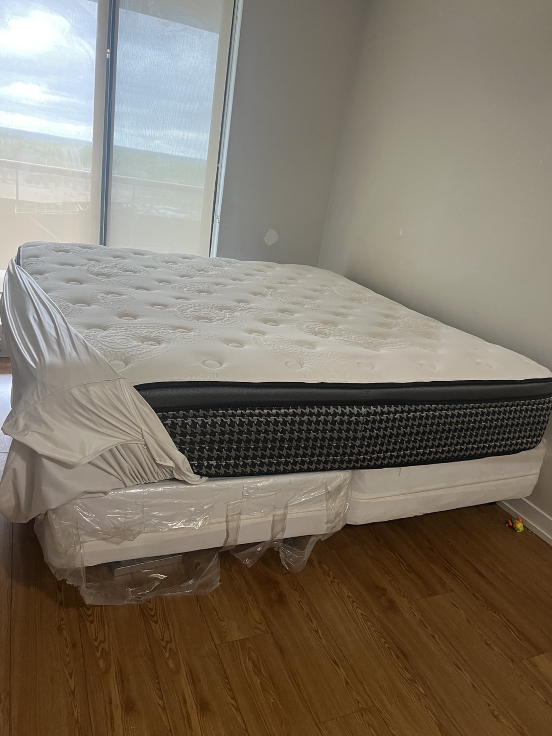King Size Kingsdown Vogue Vegas Mattress & Frame - photo 3