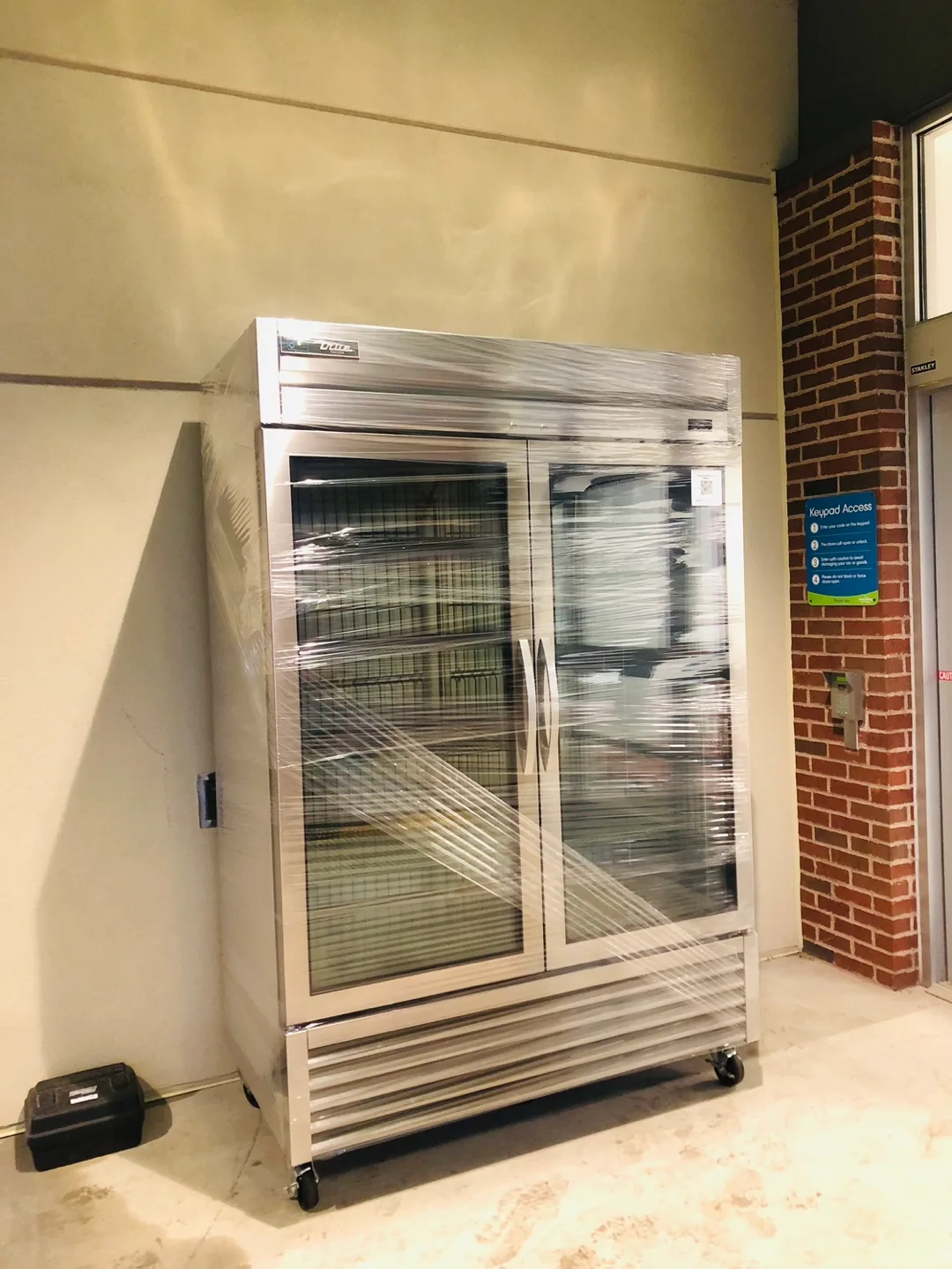 Two door TRUE freezer thumbnail