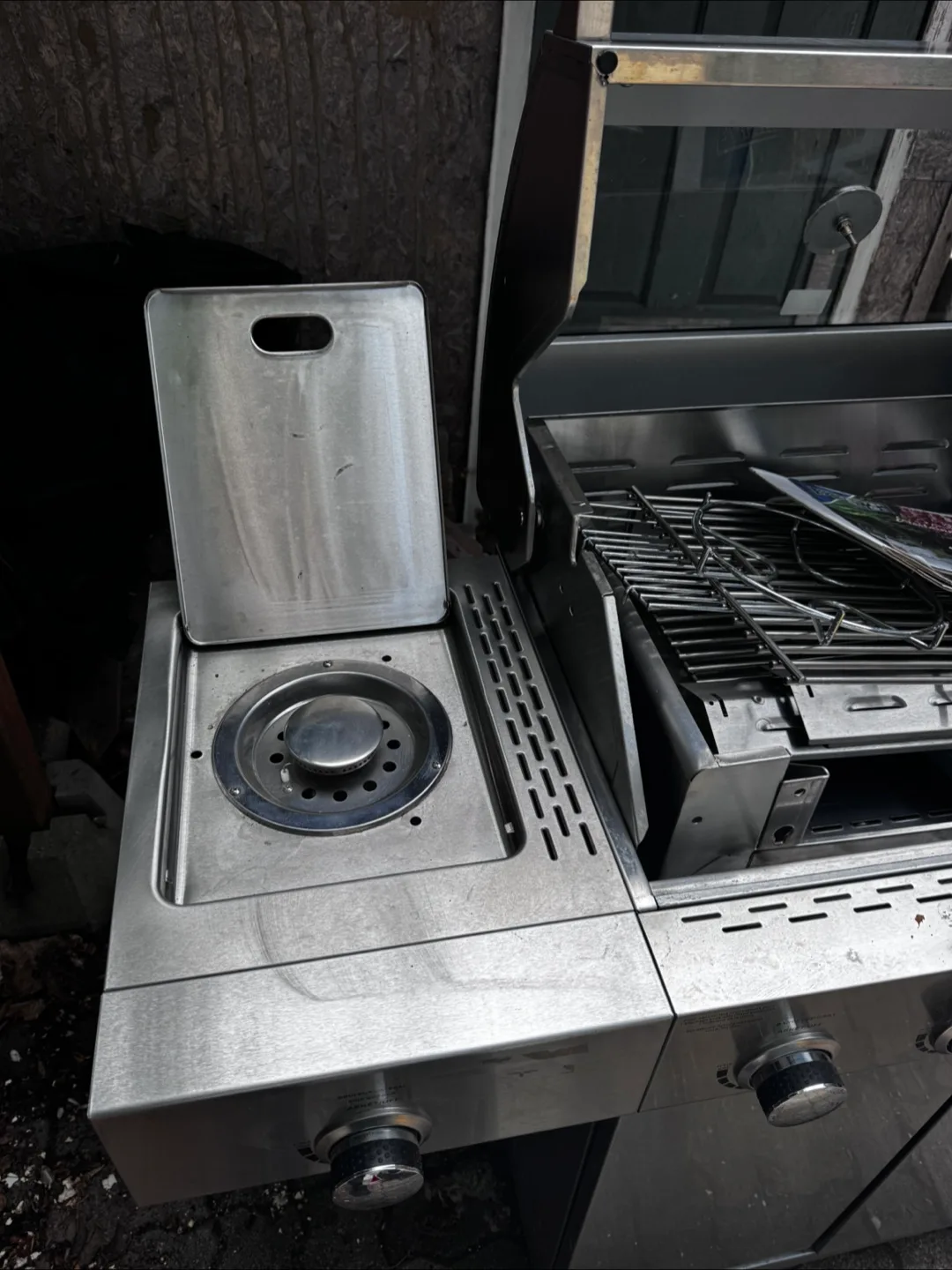 Master Forge 4-Burner Gas Grill image indicator(6)