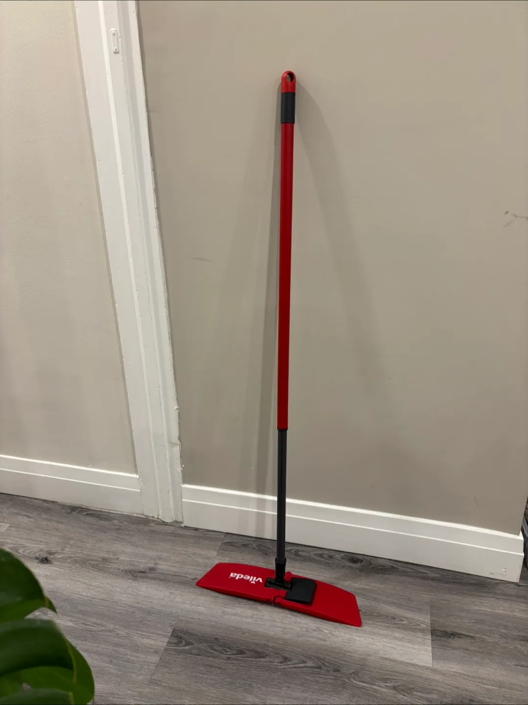 Vileda Fibro Contact Mop + 2 Reusable Microfibre Mops #freecycle thumbnail