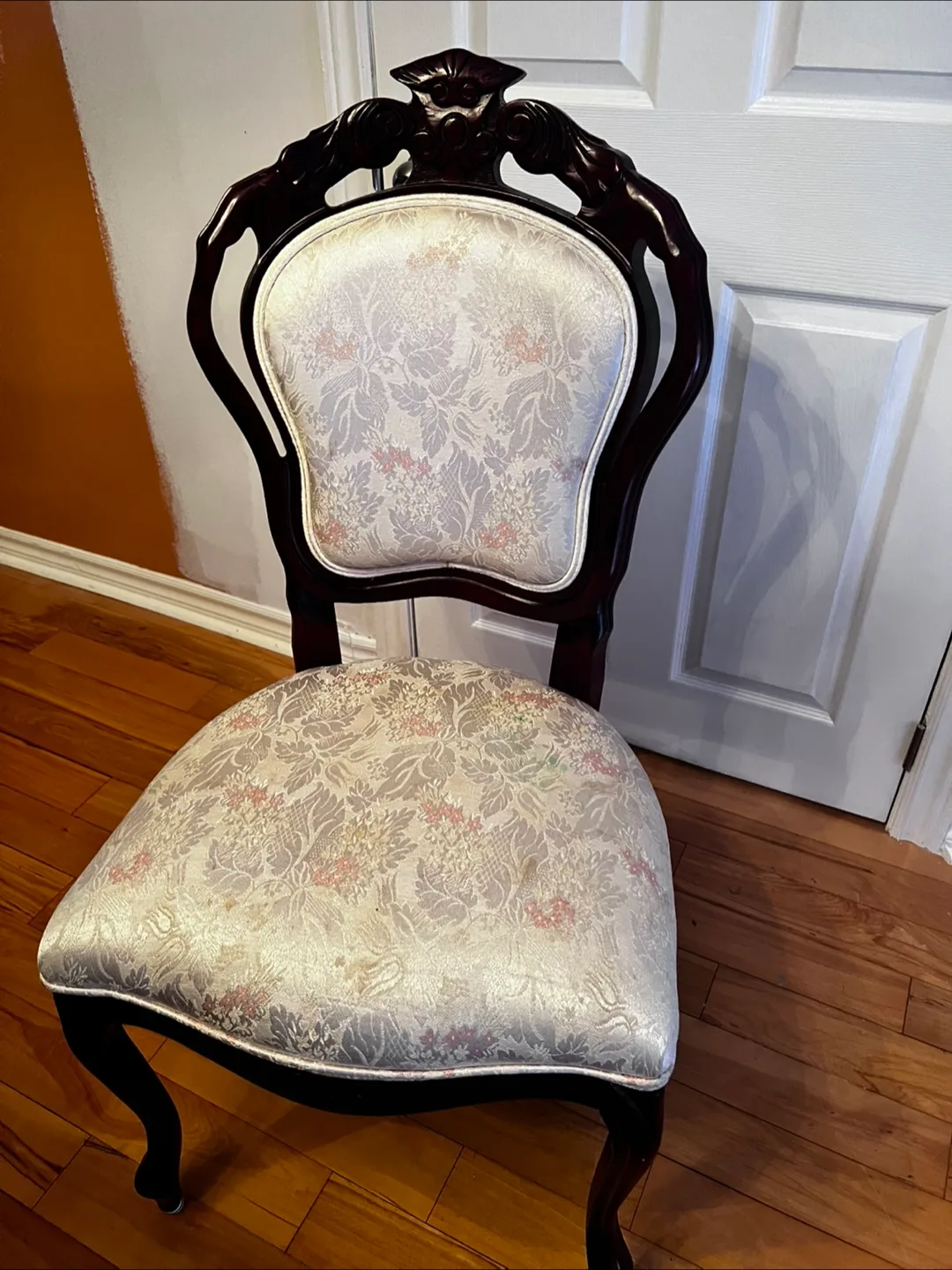 Elegant Cherry Wood Dining Set - 6 Chairs & Extendable Table image indicator(4)