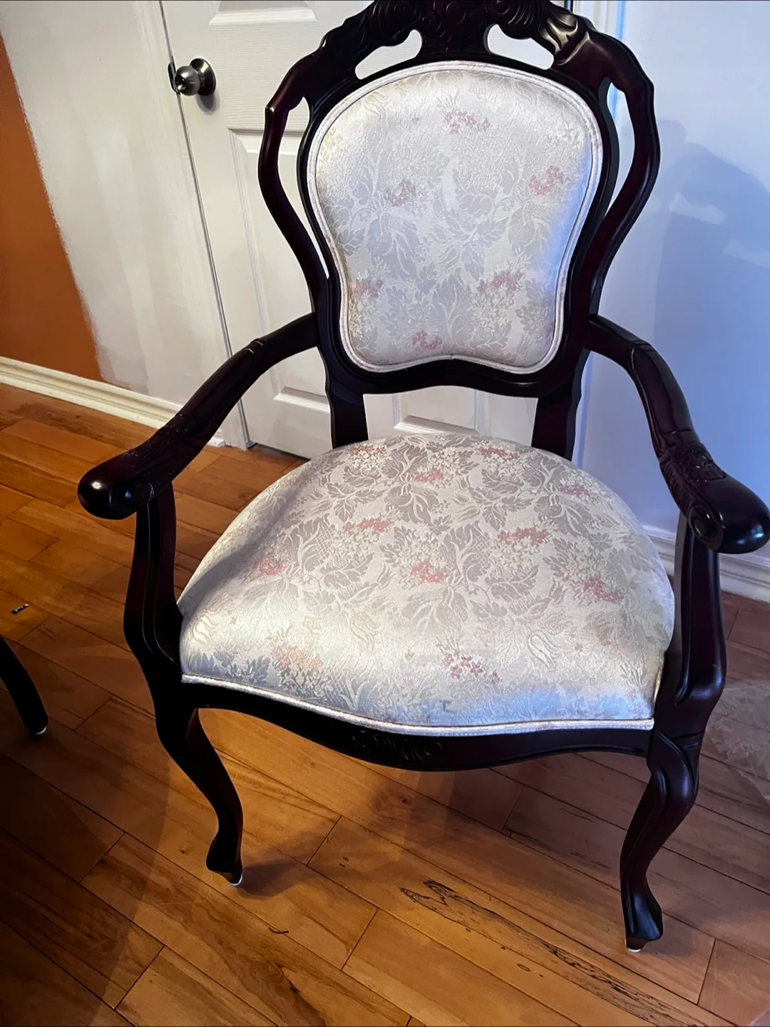 Elegant Cherry Wood Dining Set - 6 Chairs & Extendable Table image indicator(5)