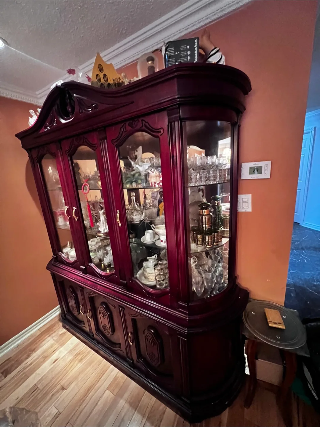 Large Antique-Style Wooden China Cabinet image indicator(2)