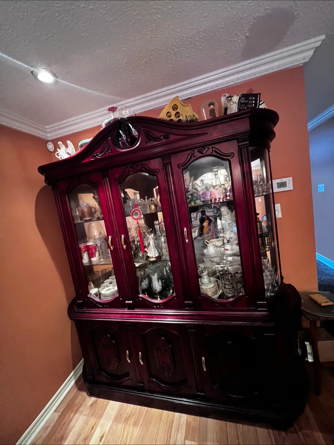 Large Antique-Style Wooden China Cabinet image indicator(3)