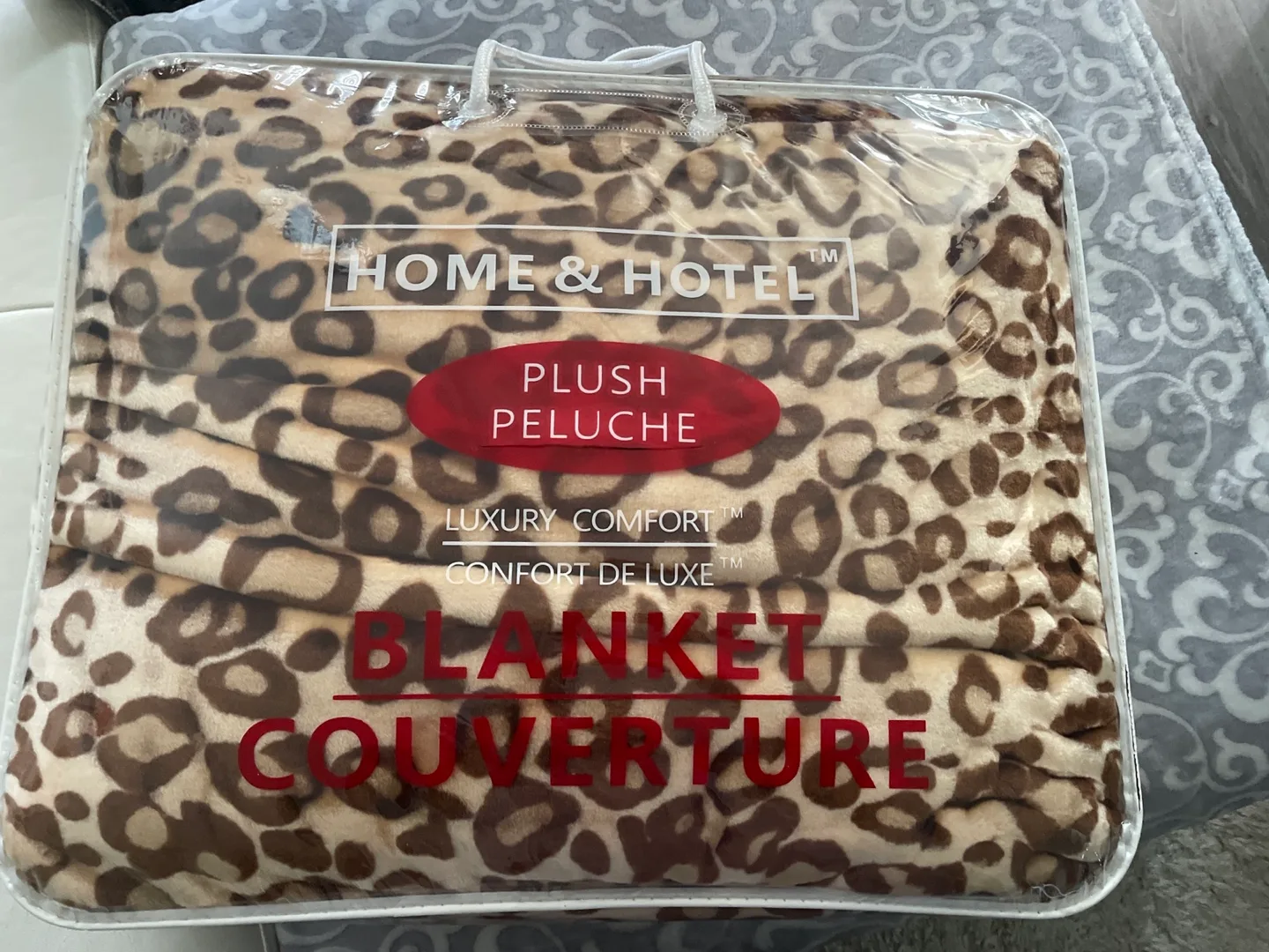 Home & Hotel Leopard Print Plush Blanket - Queen image indicator(2)