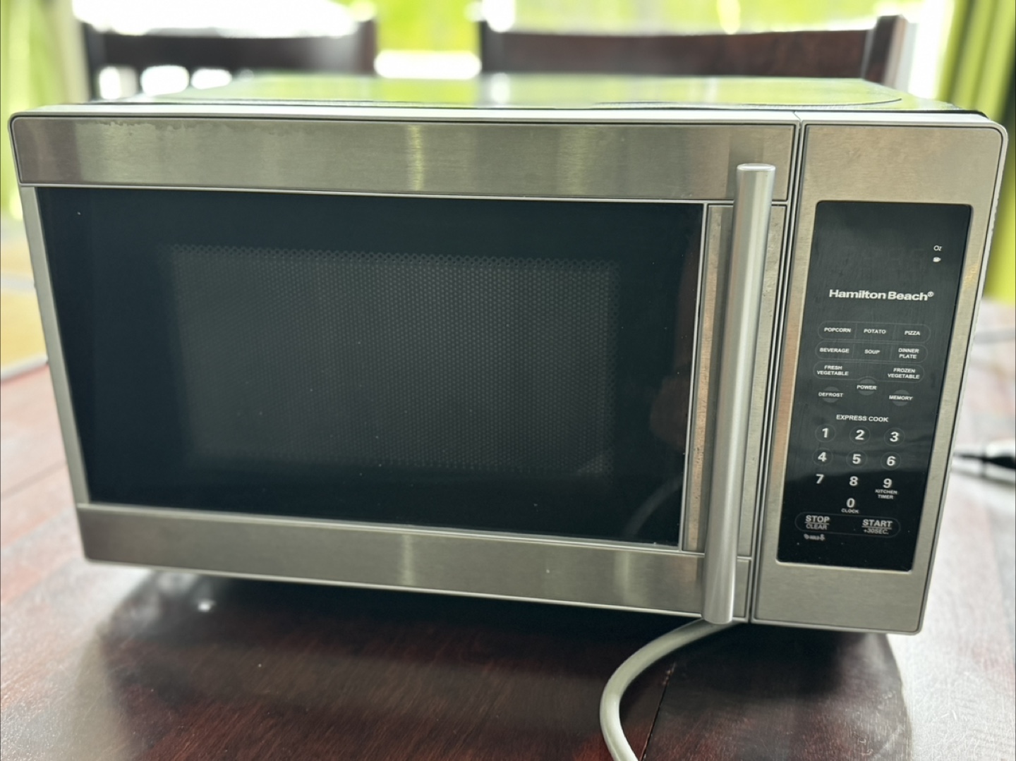 Hamilton Beach EM720CPN-S Microwave 700 watts