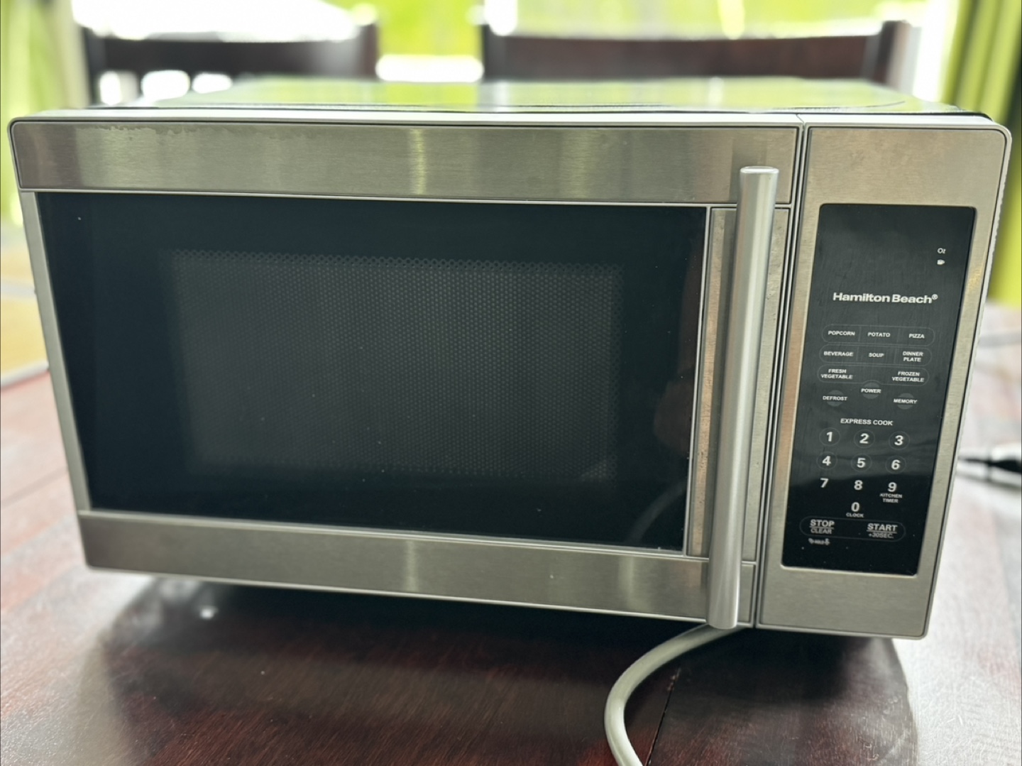 Hamilton Beach EM720CPN-S Microwave 700 watts - photo 2