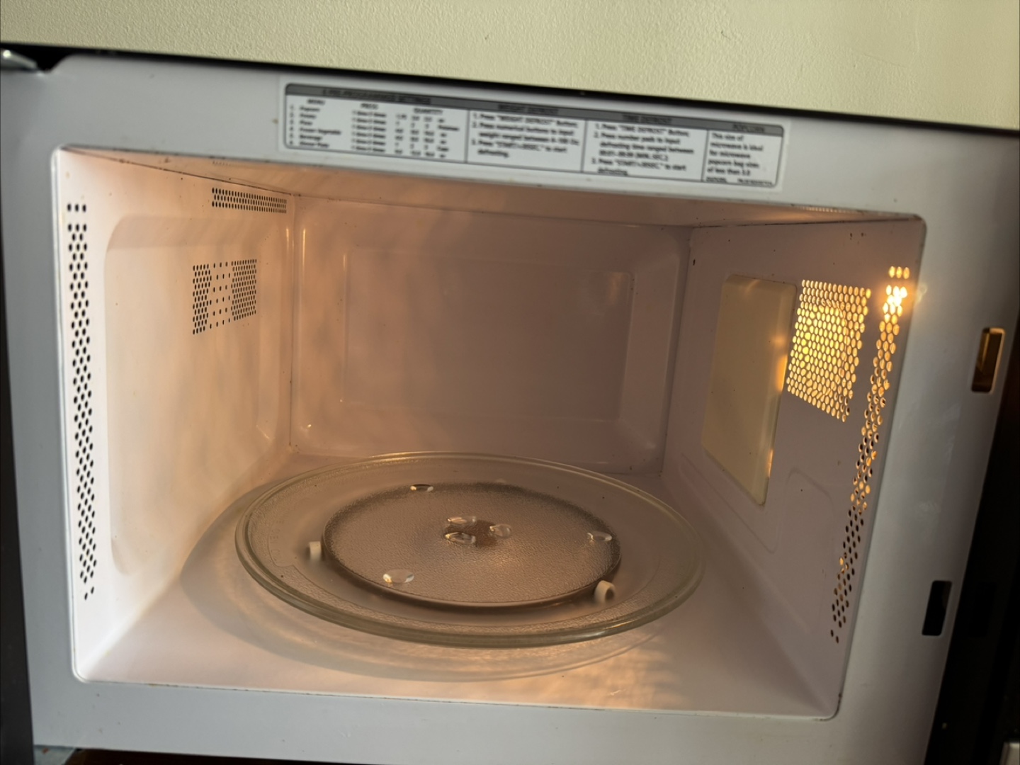 Insignia Microwave - Stainless Steel - Excellent Condition - photo 2