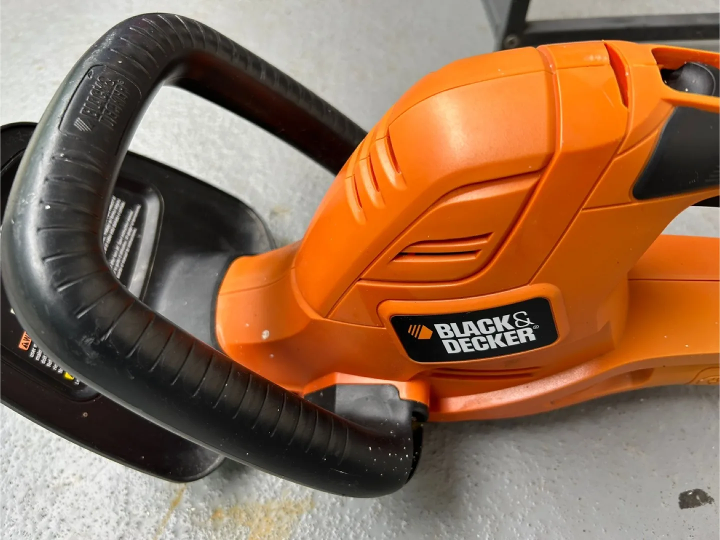 Black & Decker Cordless Hedge Trimmer thumbnail