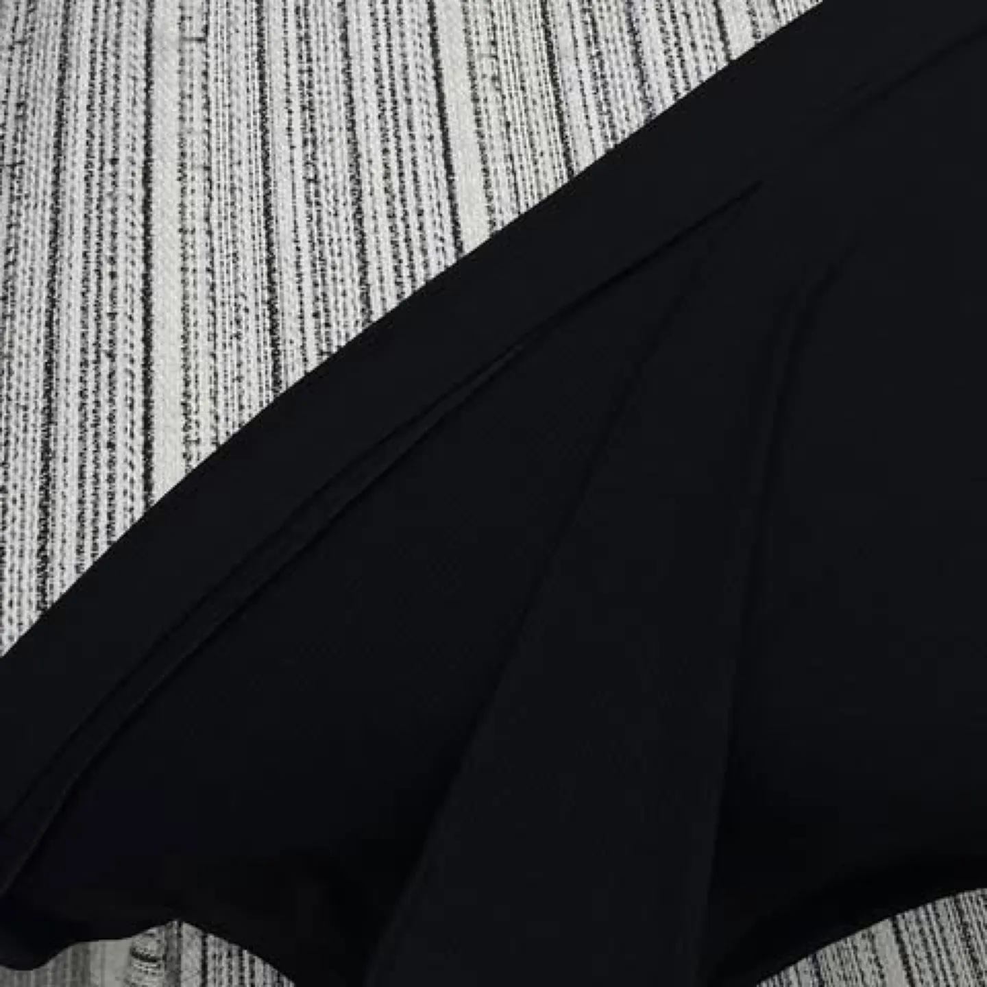 Elegant Black Off-Shoulder Dress -brand new image indicator(3)