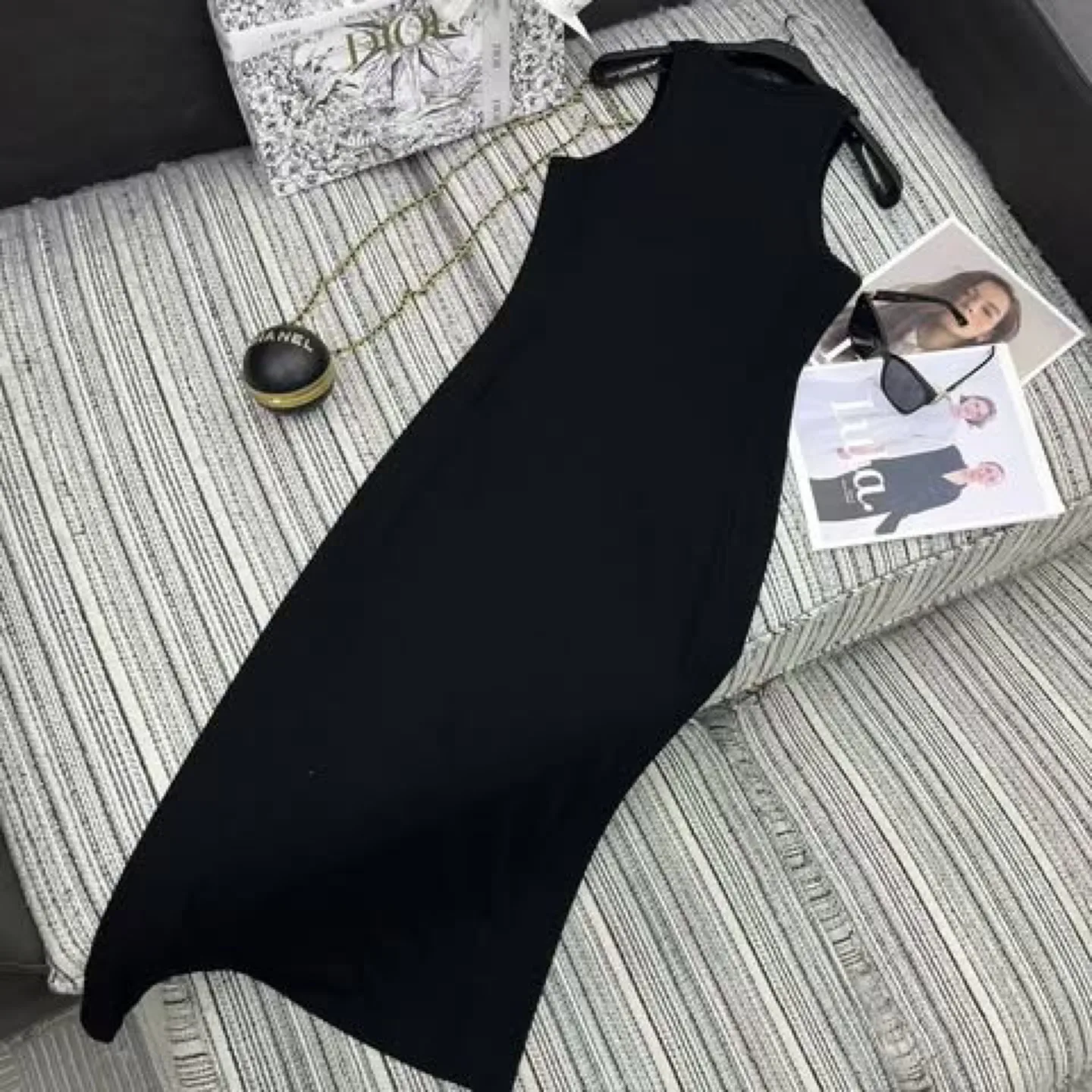 Elegant Black Off-Shoulder Dress -brand new image indicator(2)