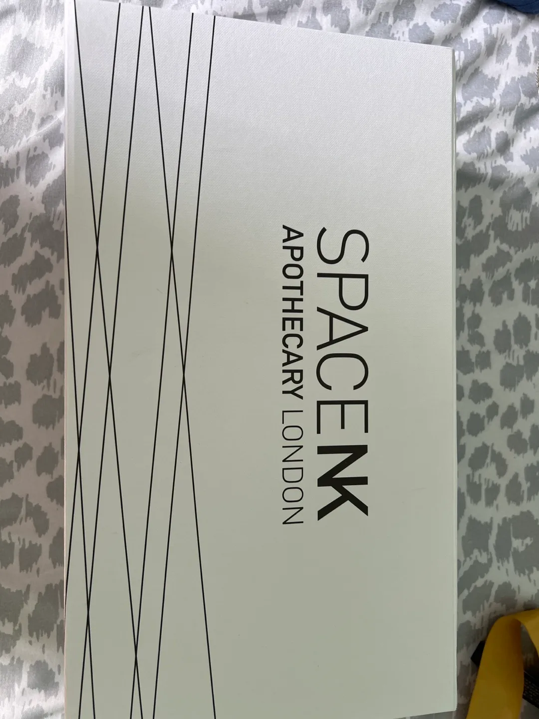 Space NK Apothecary London Beauty Box image indicator(3)