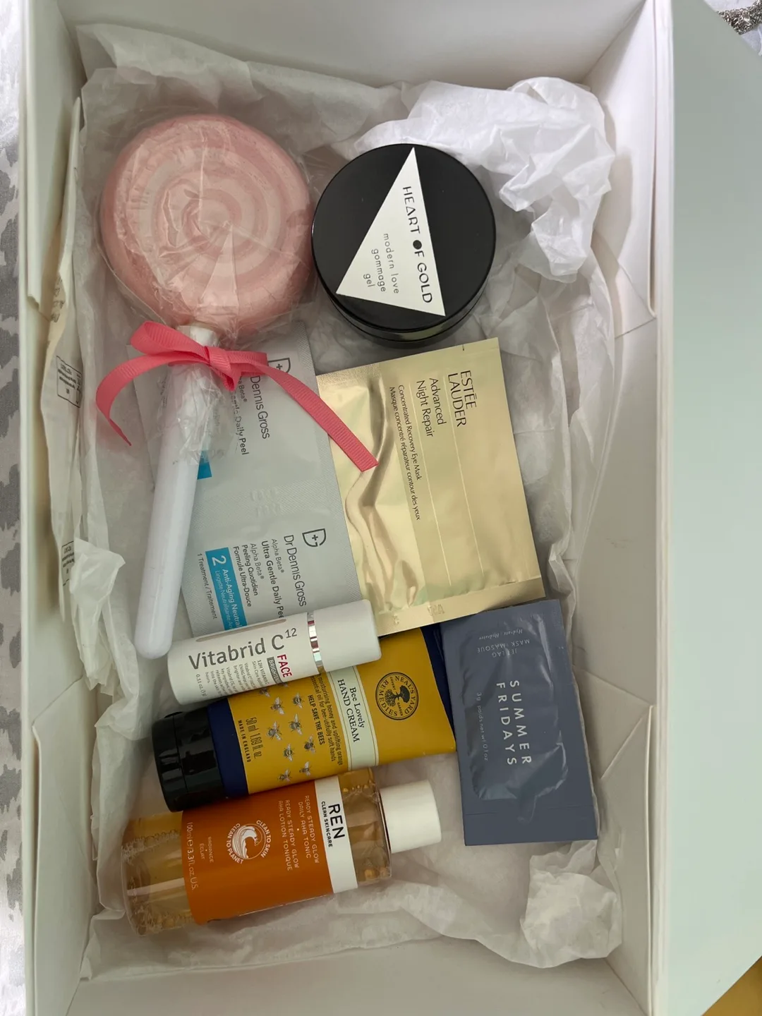 Space NK Apothecary London Beauty Box image indicator(2)