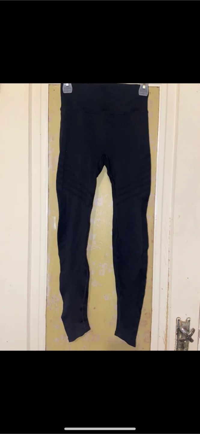 Women’s assorted clothes szXS image indicator(9)