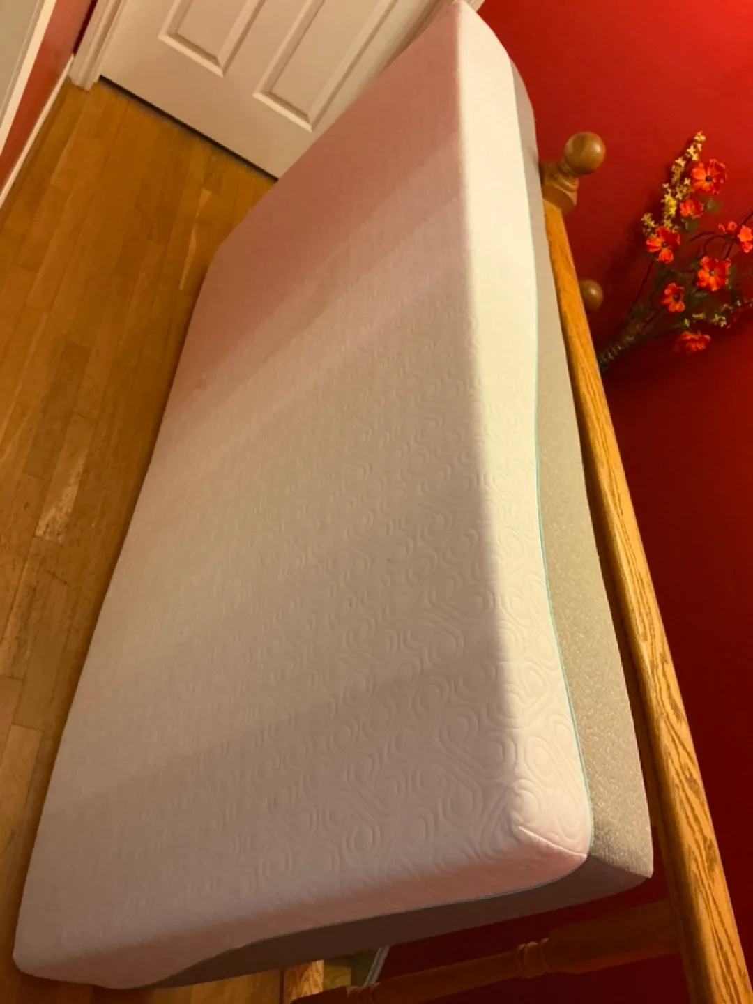 Sleep Country iBloom Mattress - Excellent Condition thumbnail