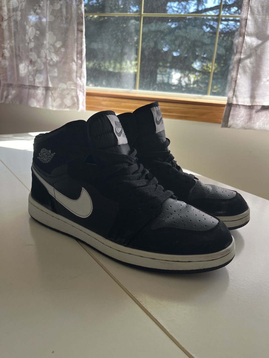 Nike Air Jordan 1 Mid Black White Men's Size 10