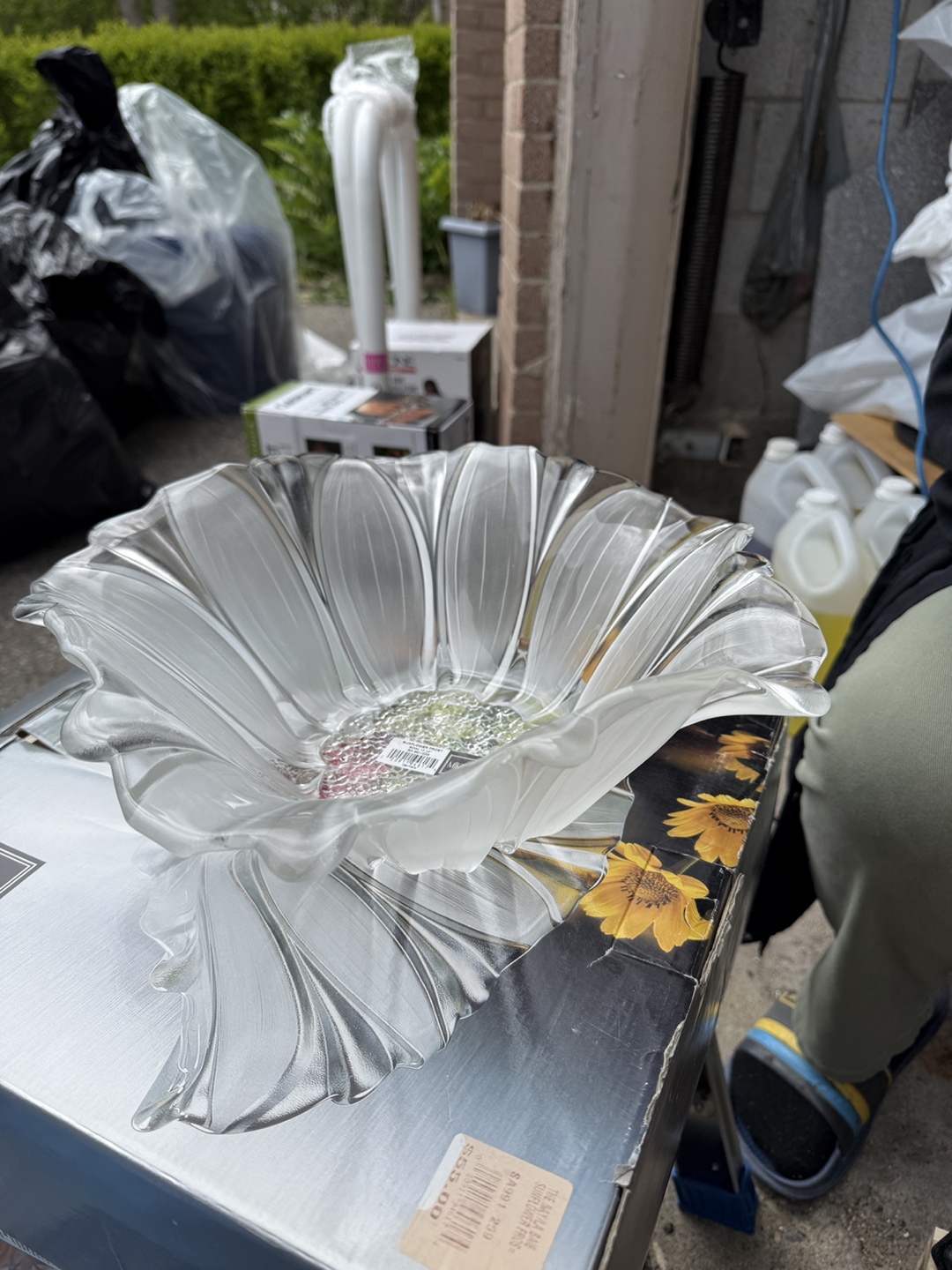 Stunning Frosted Glass Sunflower Bowl