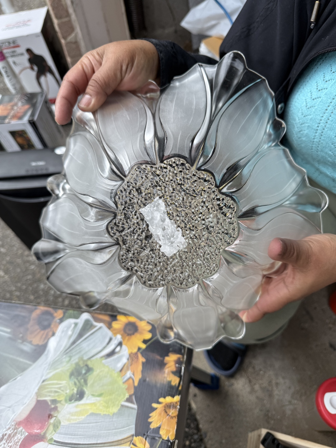 Stunning Frosted Glass Sunflower Bowl - photo 3