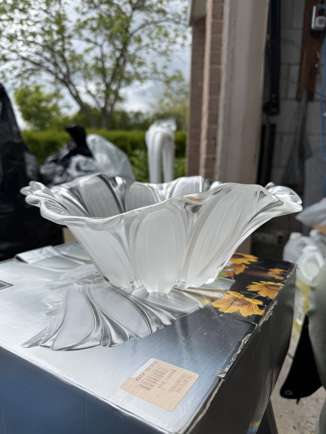 Stunning Frosted Glass Sunflower Bowl - photo 2
