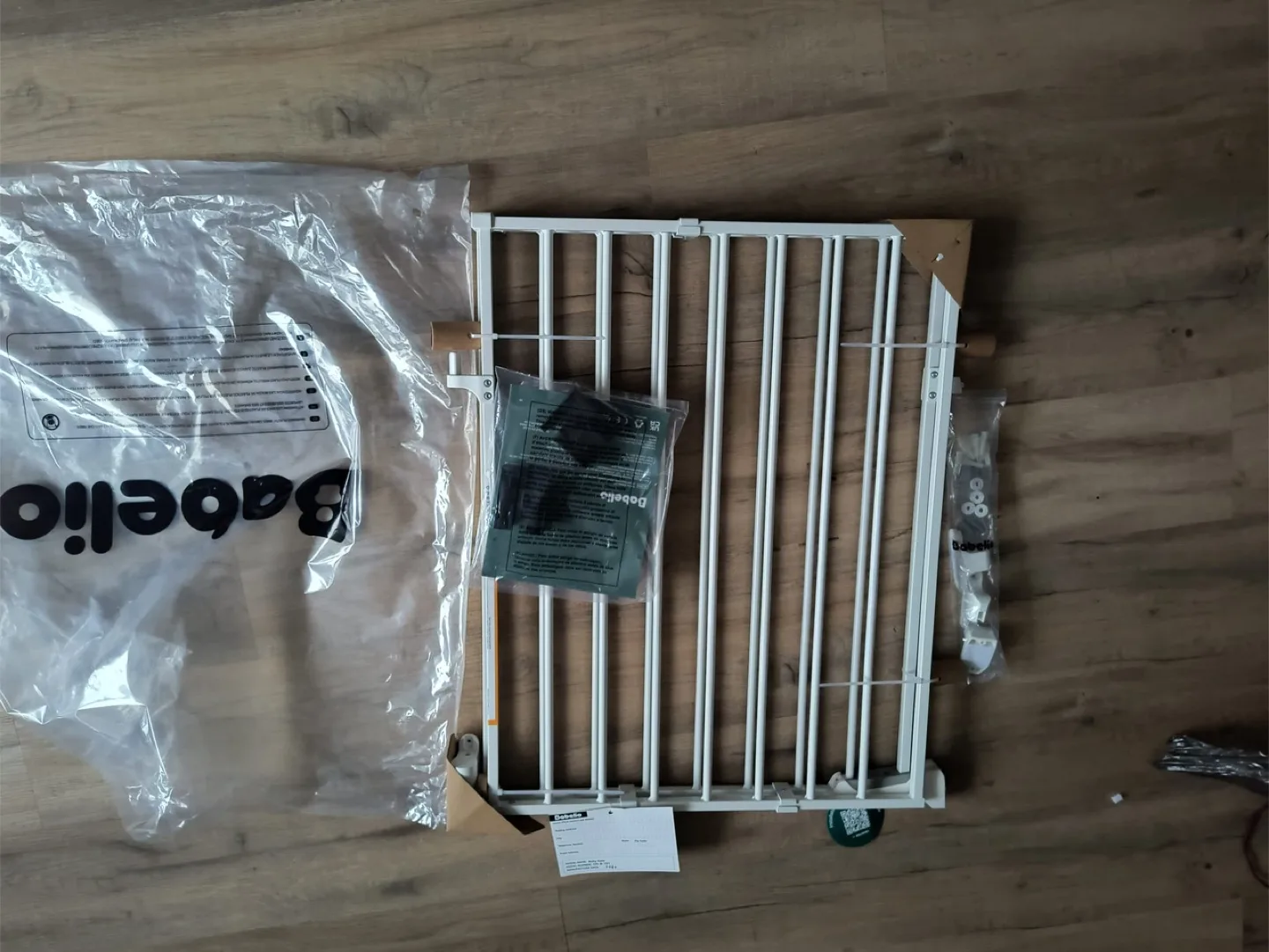 BABELIO 26-43" Auto Close Baby/Dog Gate thumbnail
